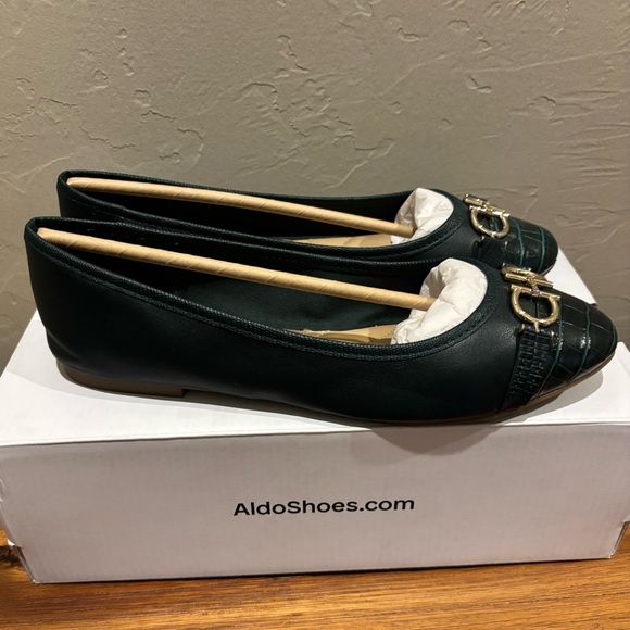 Aldo Dark Green Croc-Embossed Flats with Gold Accents EUC Size 8.5 - Picture 4 of 7